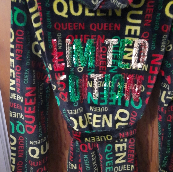 Queen Limited Edition Woman's Robe - Picture 2 of 3